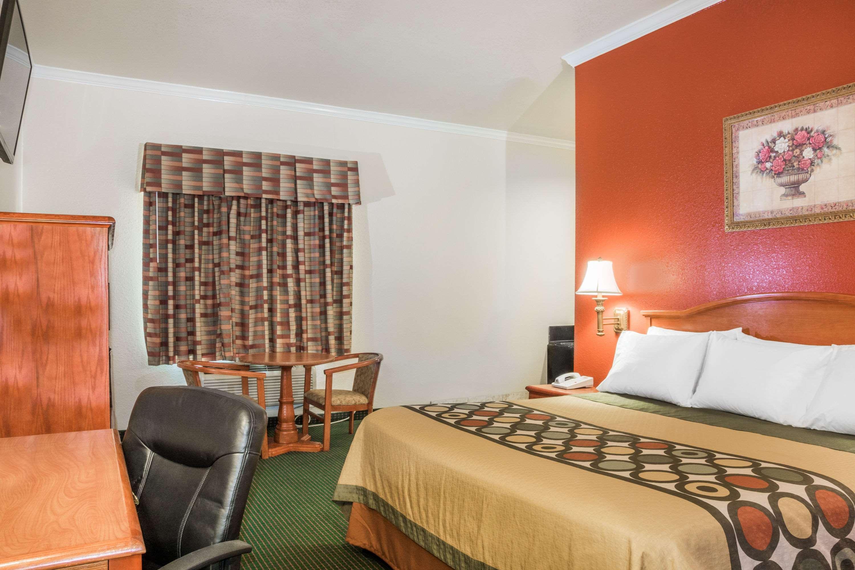 Super 8 By Wyndham Brookshire Tx Hotel Kültér fotó