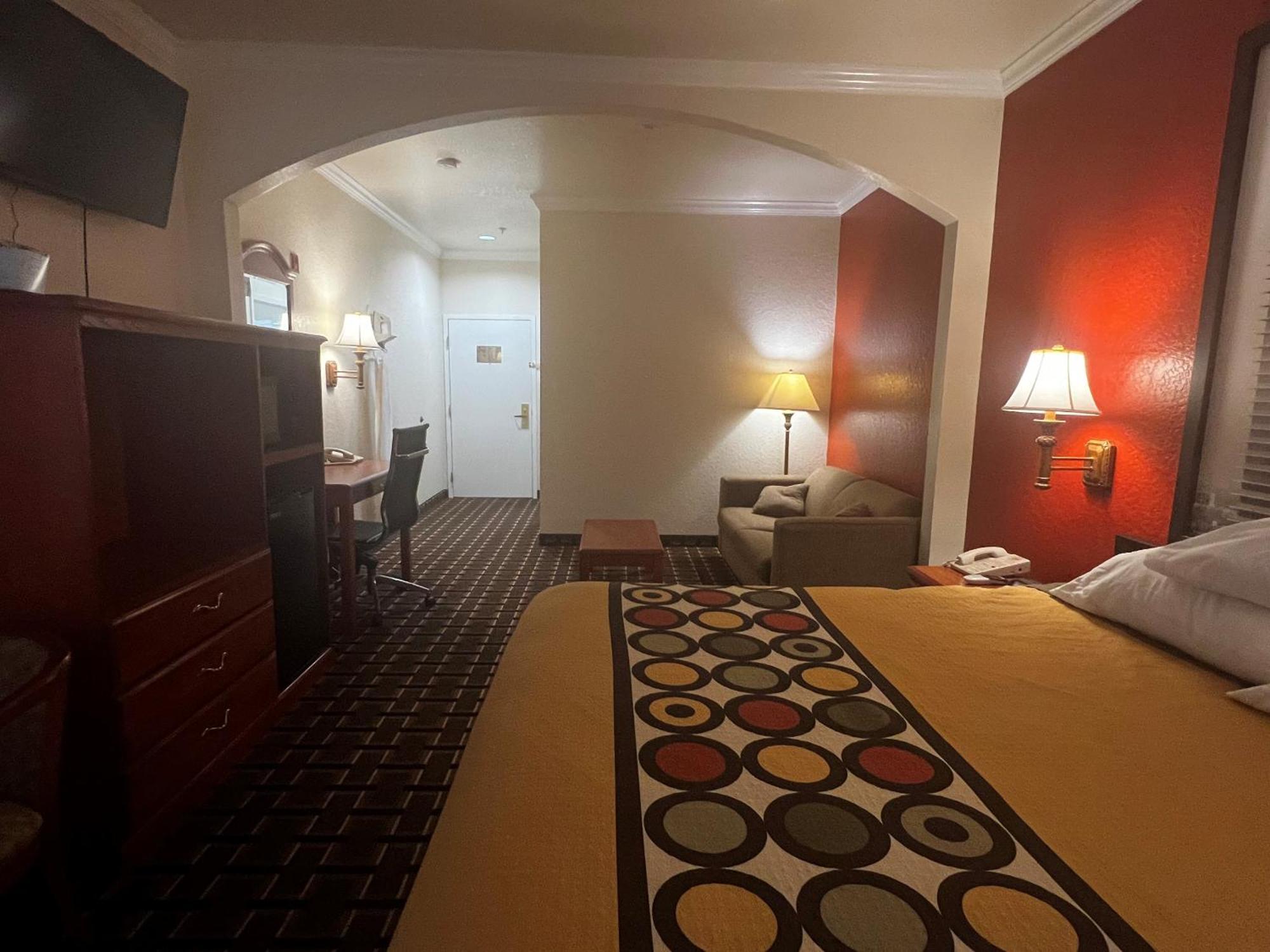Super 8 By Wyndham Brookshire Tx Hotel Kültér fotó