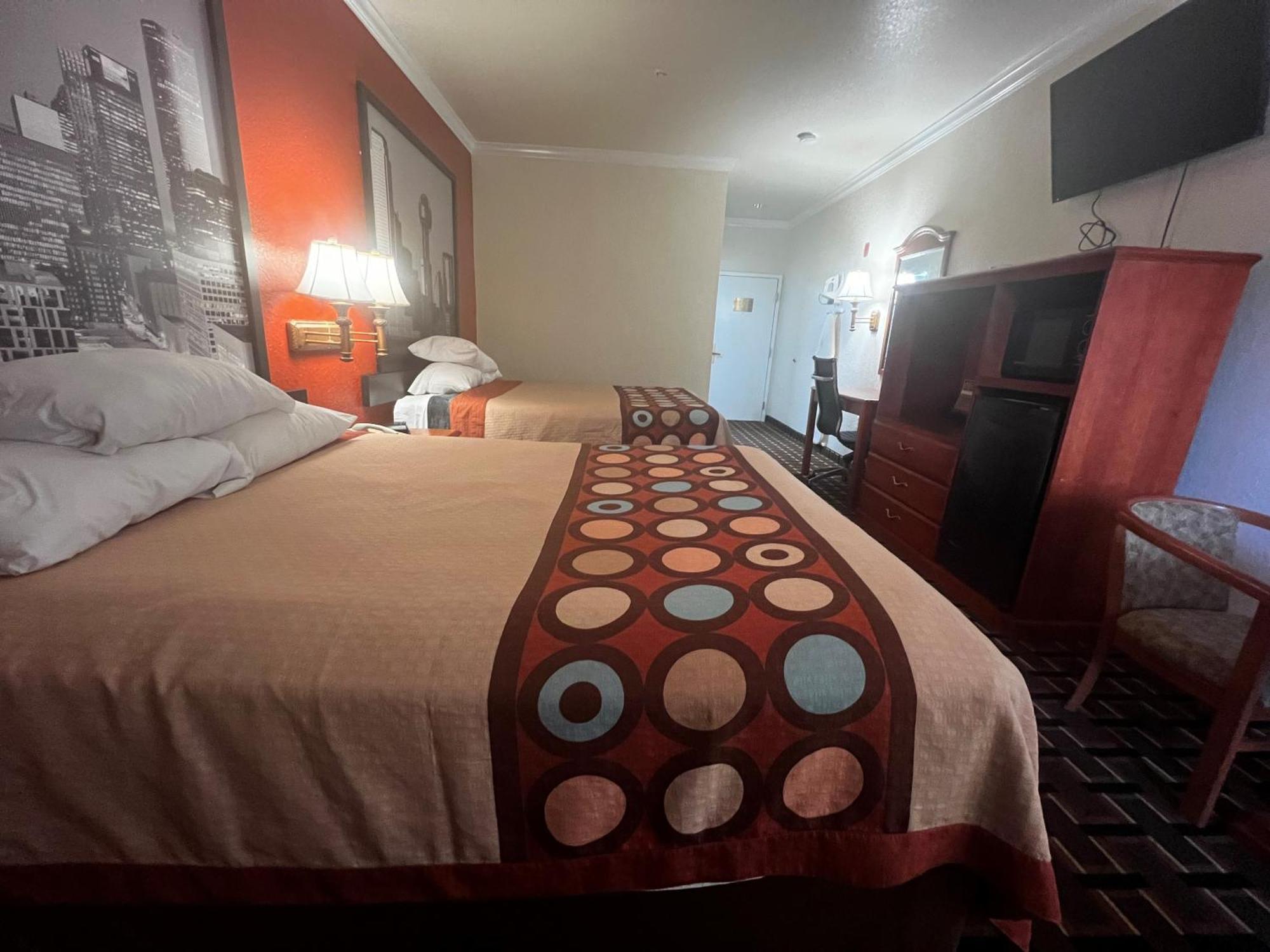 Super 8 By Wyndham Brookshire Tx Hotel Kültér fotó